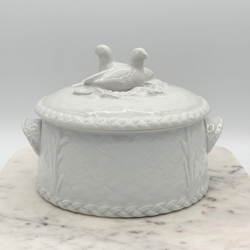 Royal Worcester Gourmet Round White Porcelain Dove Lovebirds Tureen Casserole Dish
