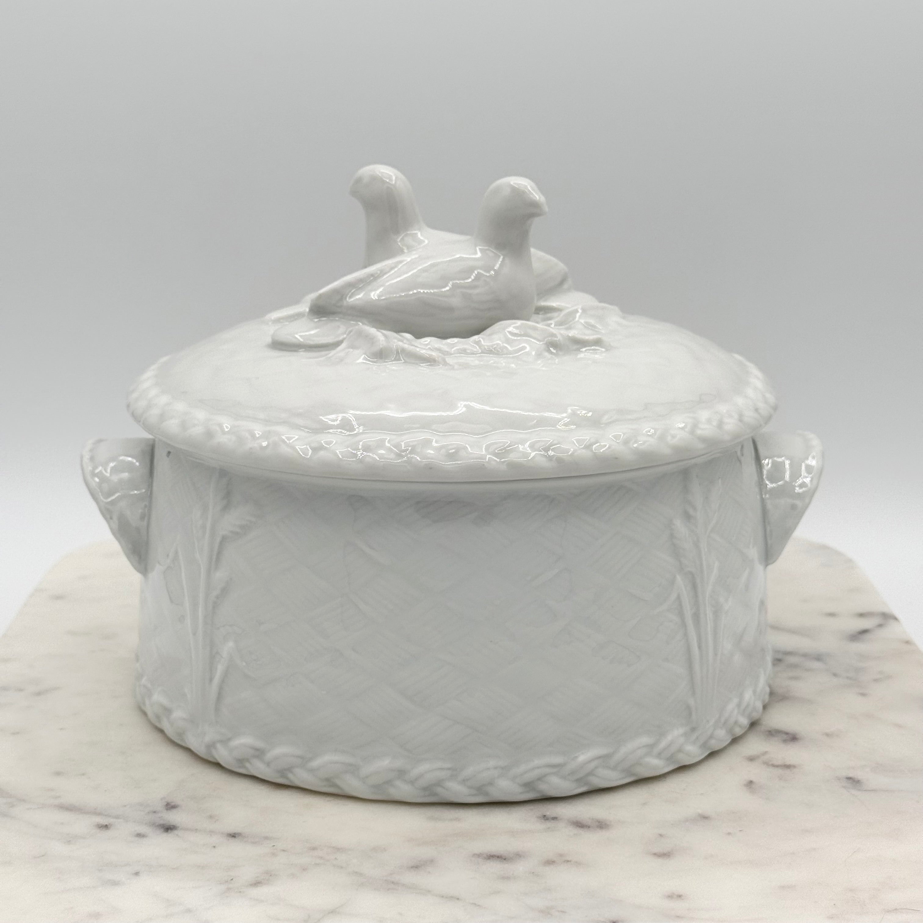 Royal Worcester Gourmet Round White Porcelain Dove Lovebirds Tureen Casserole Dish