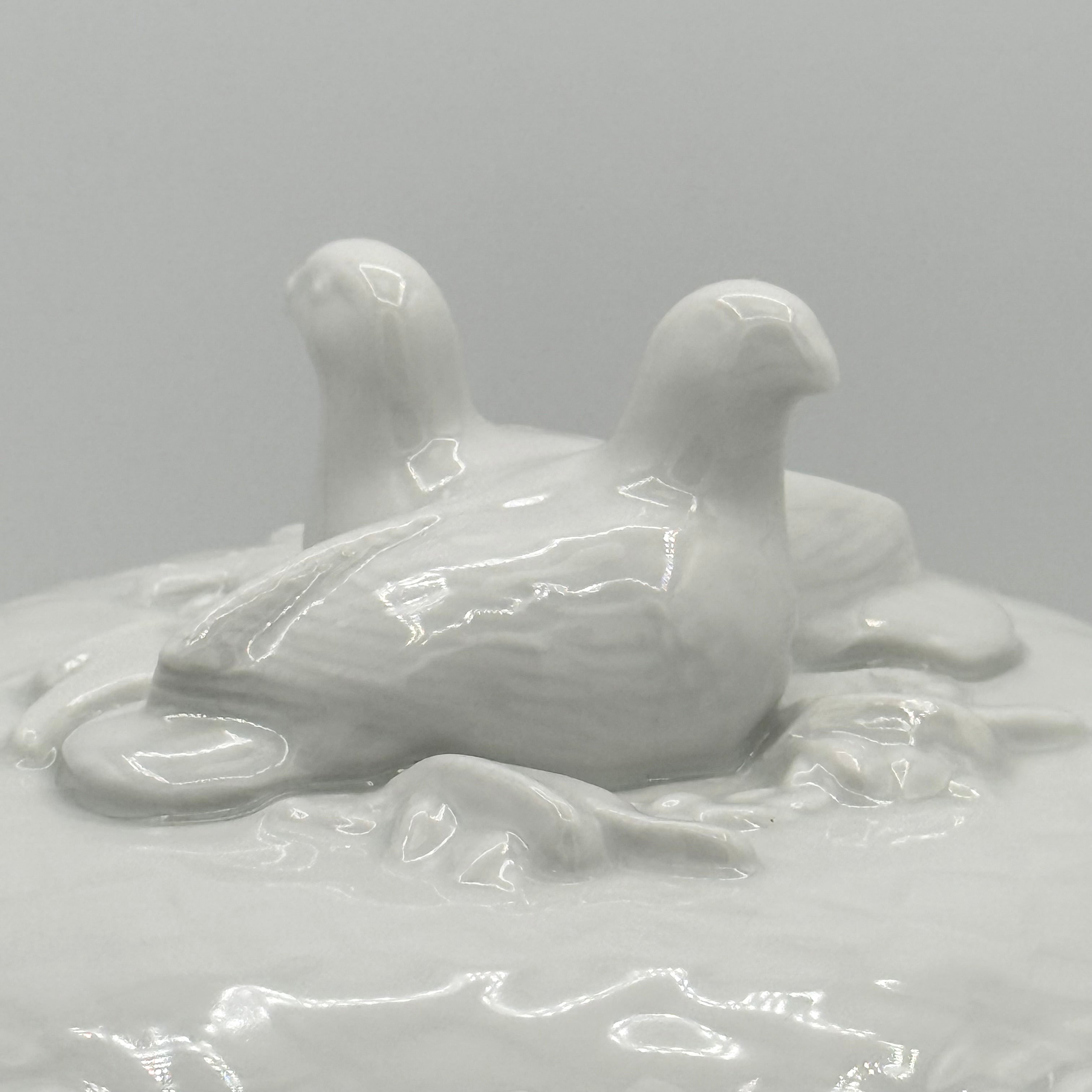 Royal Worcester Gourmet Round White Porcelain Dove Lovebirds Tureen Casserole Dish