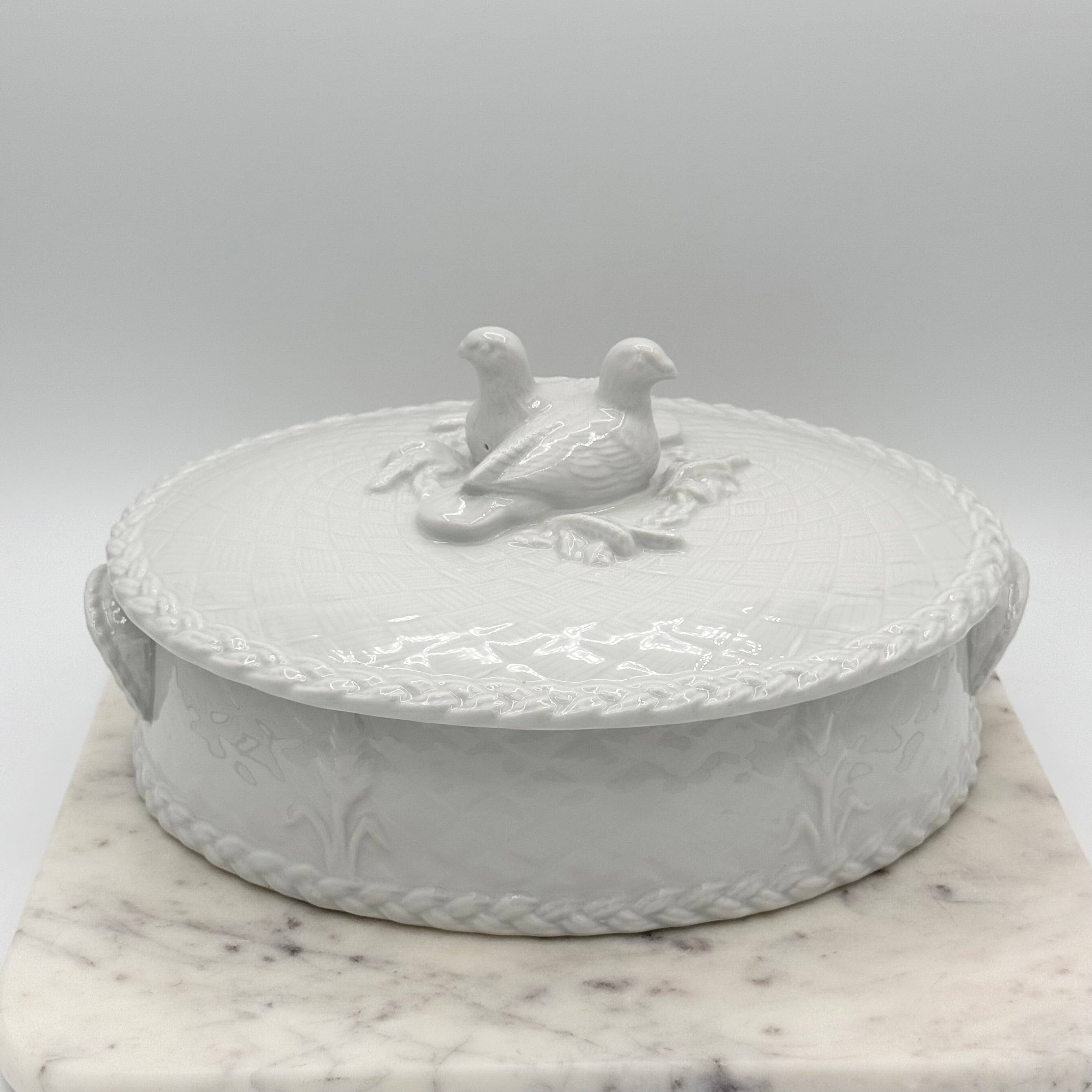 Royal Worcester Gourmet Oval White Porcelain Dove Lovebirds Tureen Casserole Dish