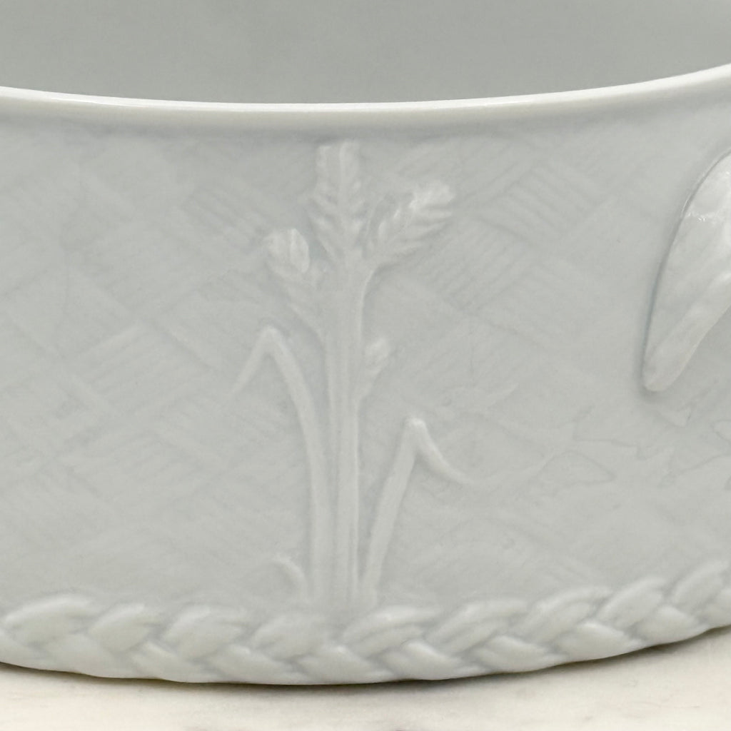 Royal Worcester Gourmet Round White Porcelain Dove Lovebirds Tureen Casserole Dish