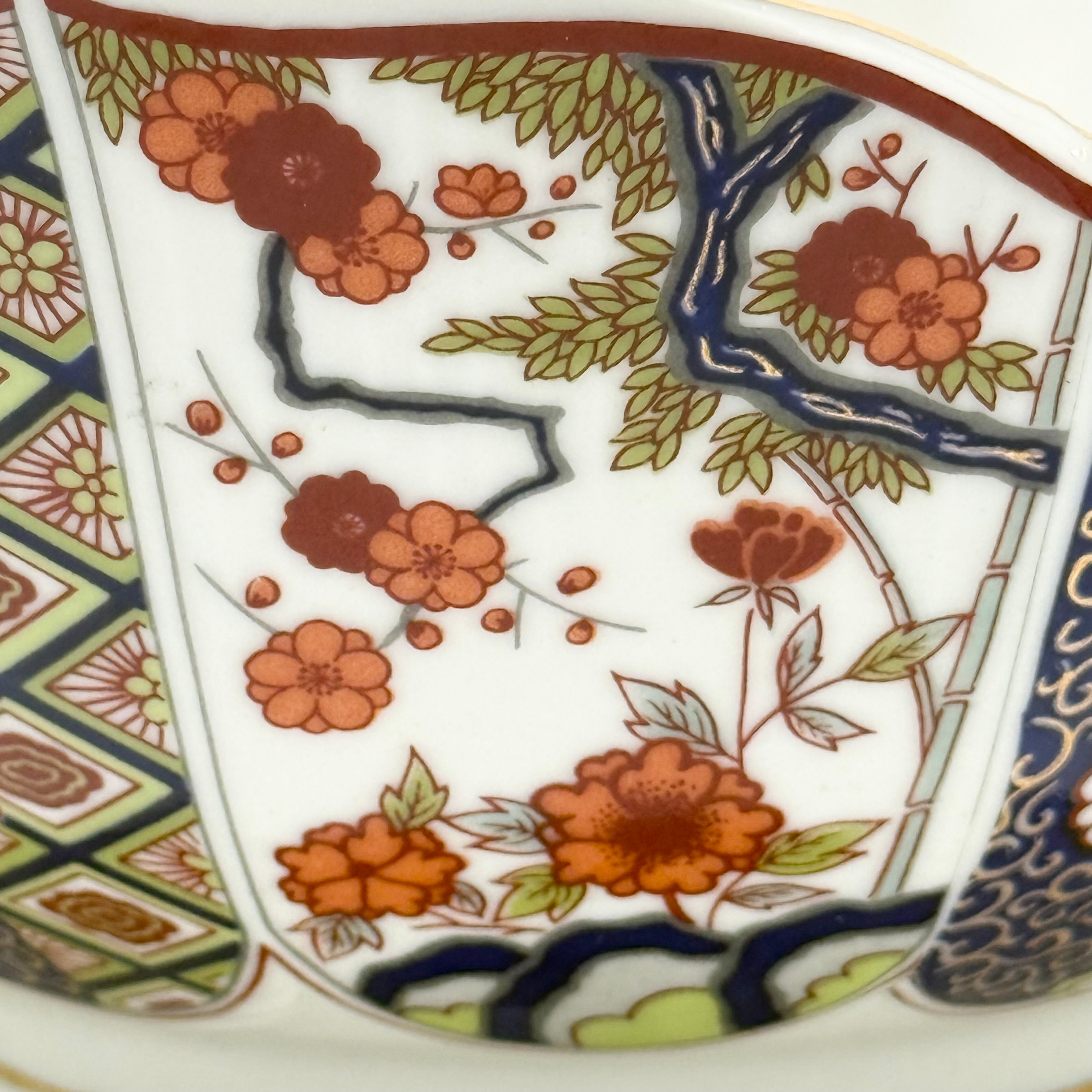 Japanese Imari Style Floral Bowl with Gold Scalloped Lotus Rim