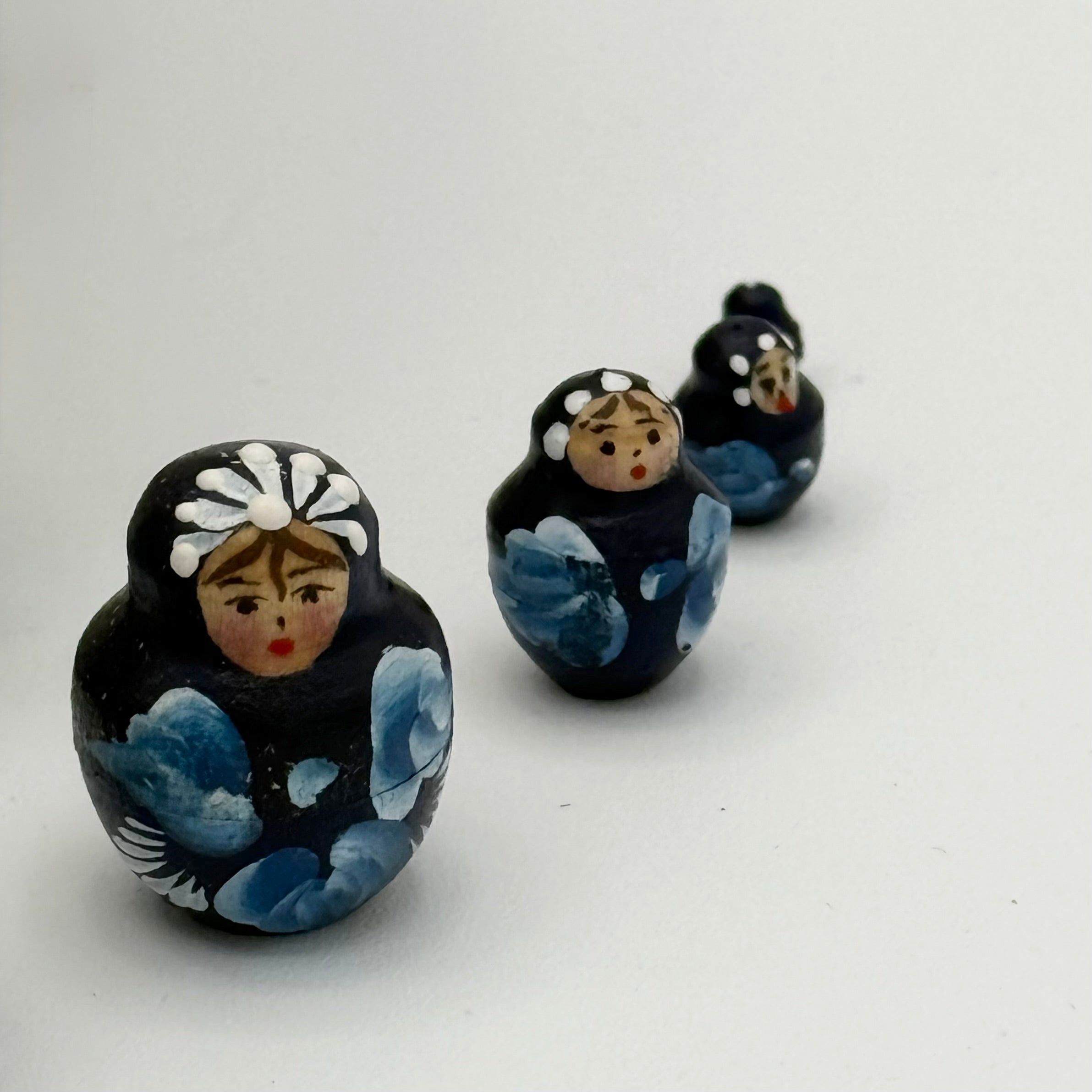 Vintage Hand-Painted Russian Nesting Dolls (Set of 10) – Blue & White Floral Design