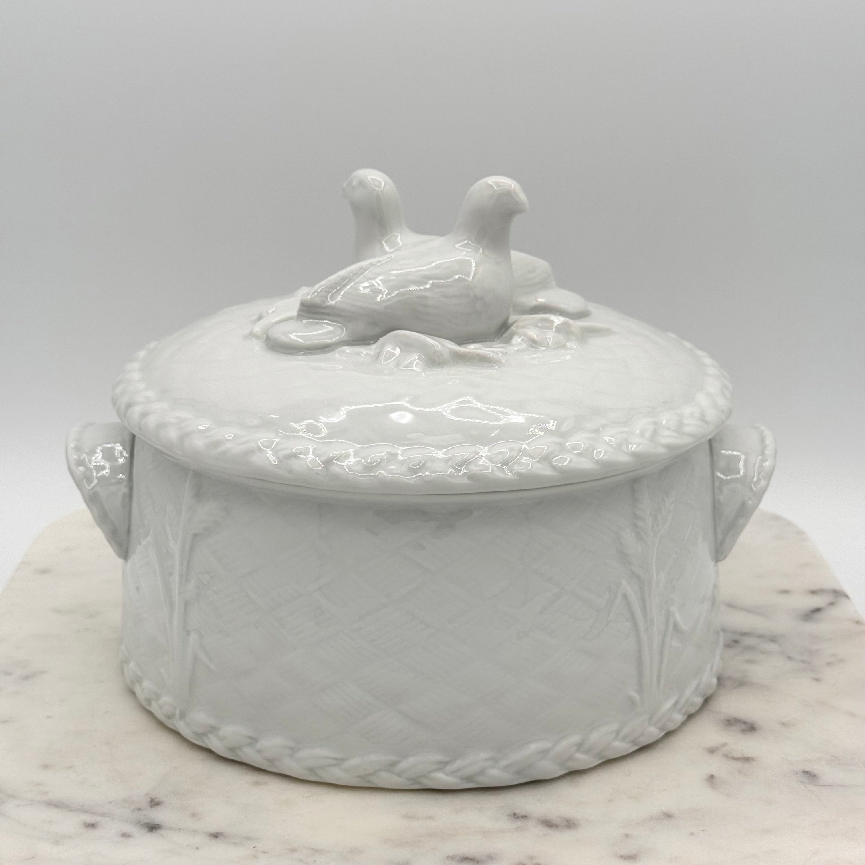 Royal Worcester Gourmet Round White Porcelain Dove Lovebirds Tureen Casserole Dish