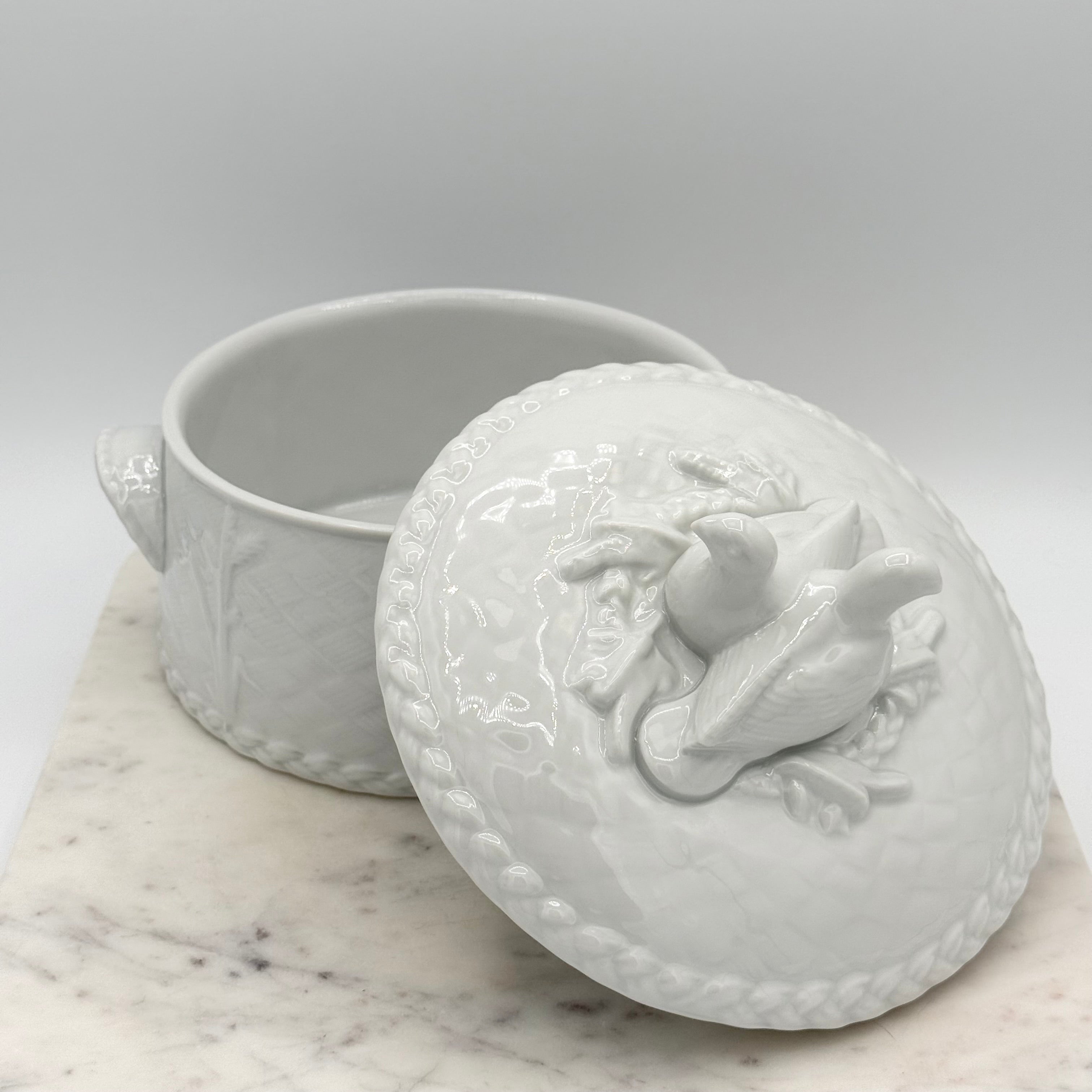 Royal Worcester Gourmet Round White Porcelain Dove Lovebirds Tureen Casserole Dish