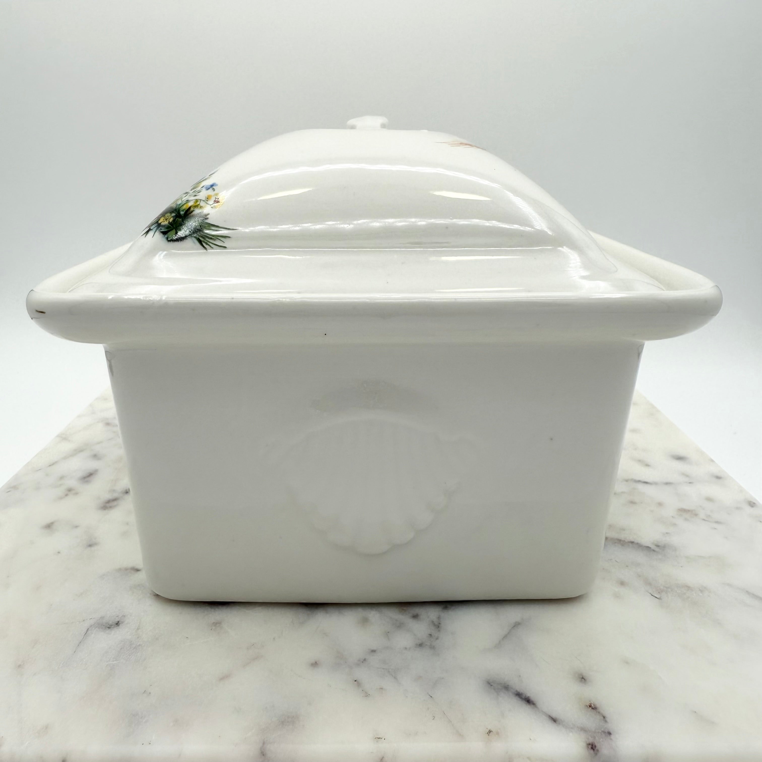 Vintage Hoan porcelain baking dish with wheat and floral decoration, made in France. Beautiful and functional kitchen collectible.
