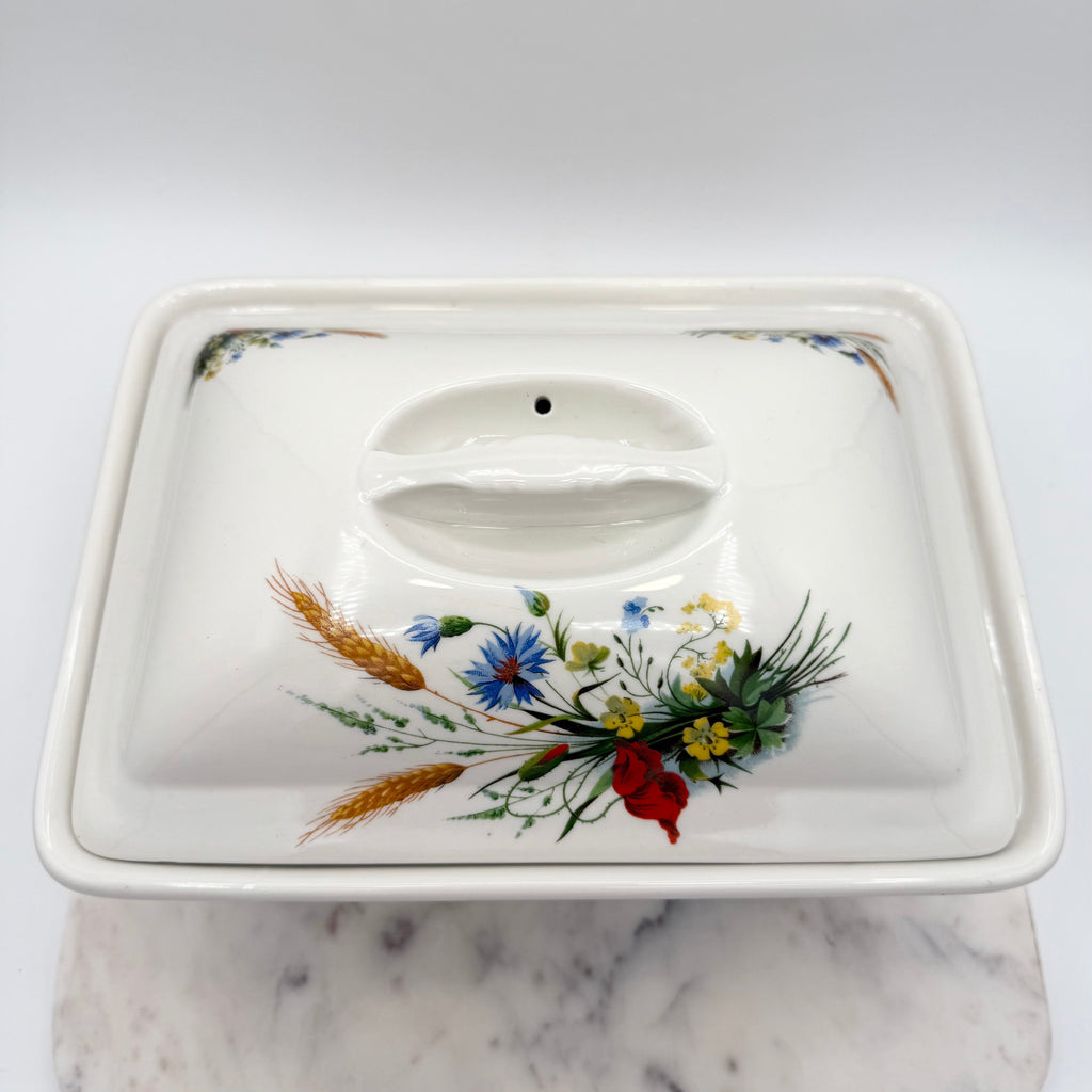 Vintage Hoan porcelain baking dish with wheat and floral decoration, made in France. Beautiful and functional kitchen collectible.