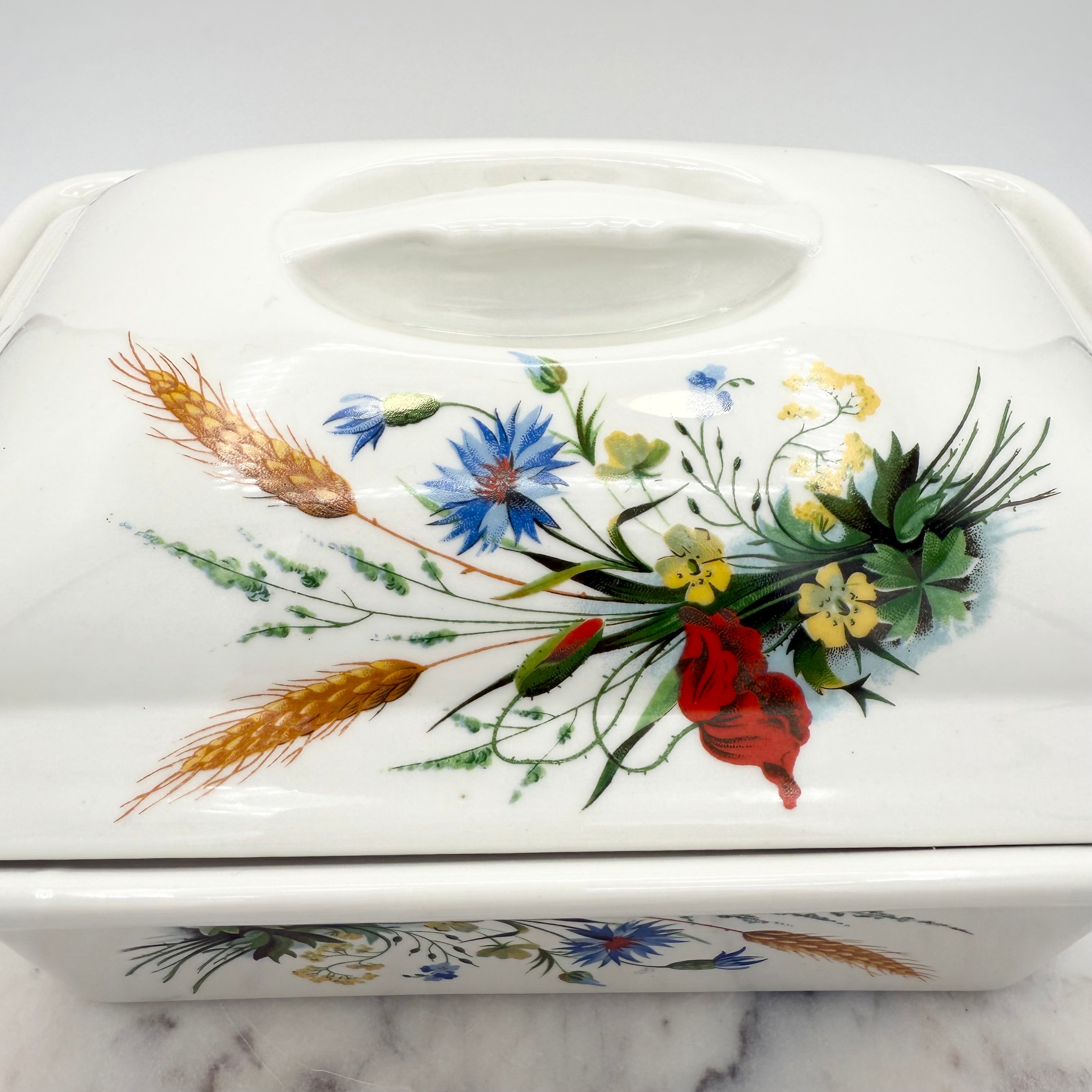 Vintage Hoan porcelain baking dish with wheat and floral decoration, made in France. Beautiful and functional kitchen collectible.