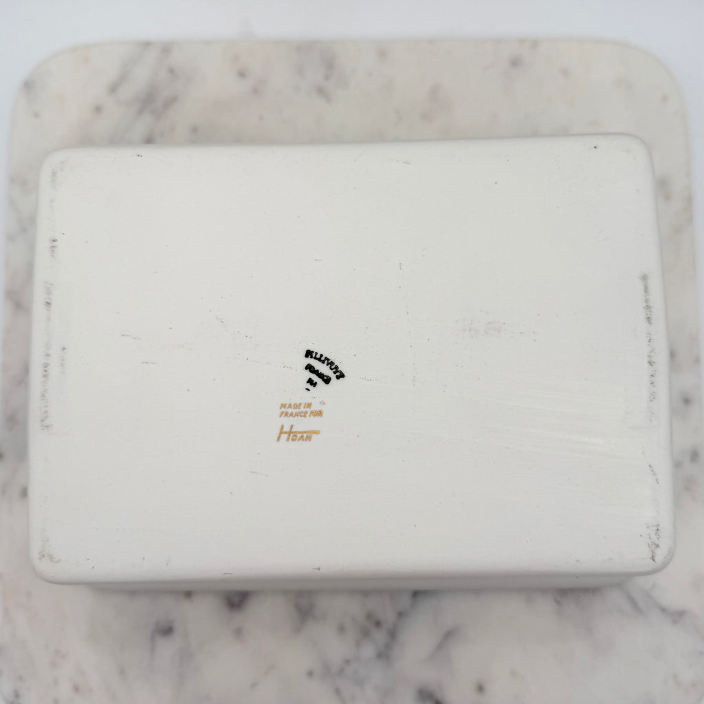 Vintage Hoan porcelain baking dish with wheat and floral decoration, made in France. Beautiful and functional kitchen collectible.