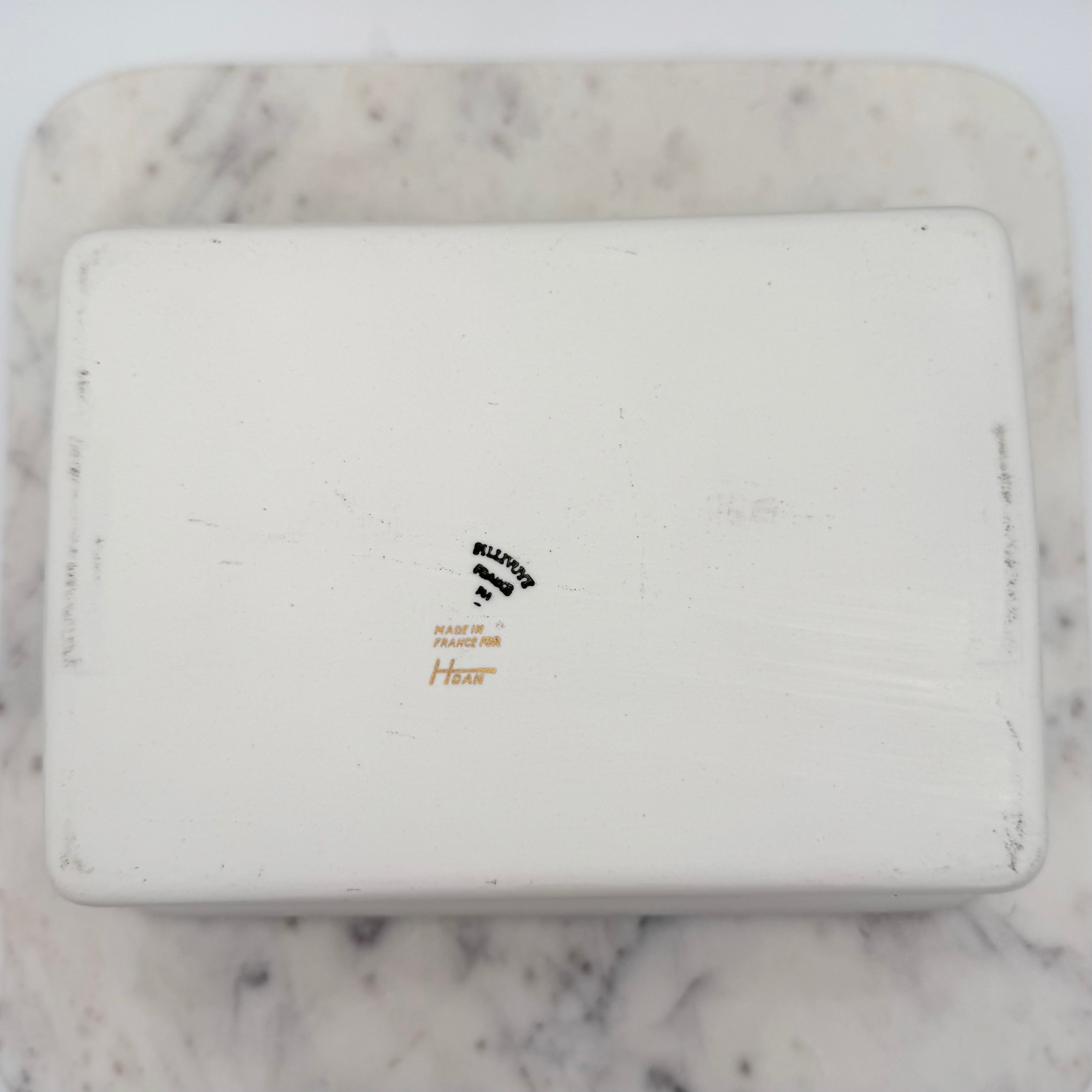 Vintage Hoan porcelain baking dish with wheat and floral decoration, made in France. Beautiful and functional kitchen collectible.