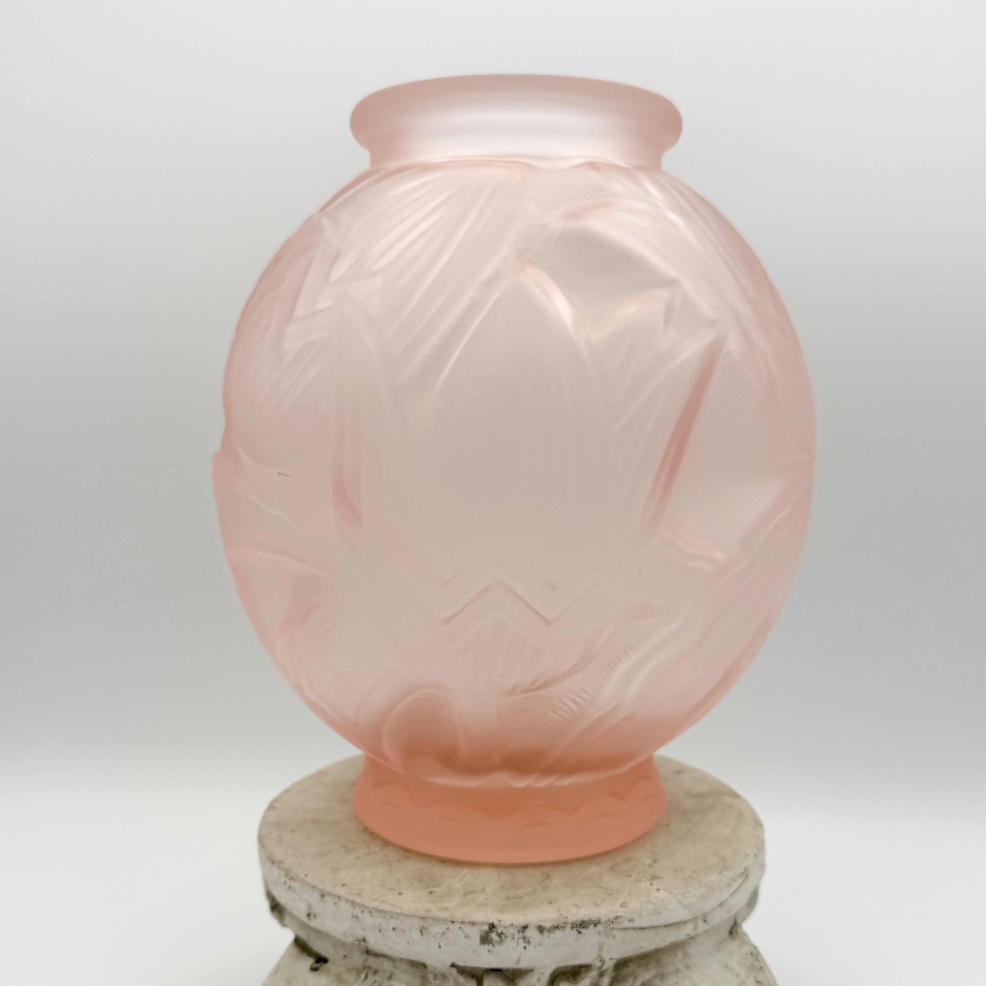 Pierre D’Avesn Art Deco Water Lilies Ball Vase in Pink Frosted Glass, c. 1930s